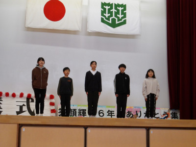 ４
