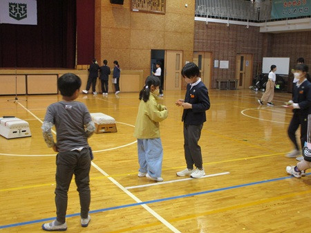 ８