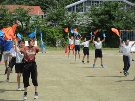 ４
