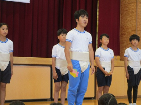 ５