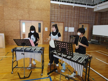 ６